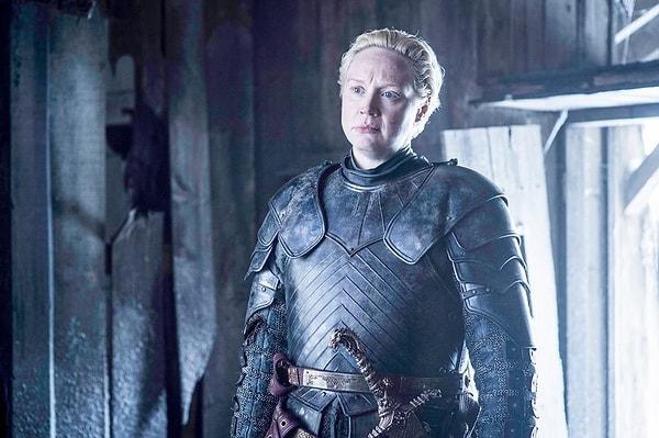 4. Stannis Baratheon'u öldürüp bir nebze kendini rahatlatan Brienne bakalım diğer tuttuğu sözü yerine getirebilecek mi, Stark kızlarına göz kulak olabilecek mi?