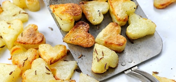 11. Если блюда вам показались сложными, то сделайте гарнир в форме сердца.