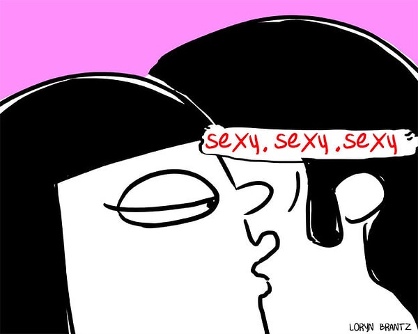 2. Крепко обними его и начни шептать ему на ушко: "Ты мой сексуальный, сексуальный, сексуальный любовник".