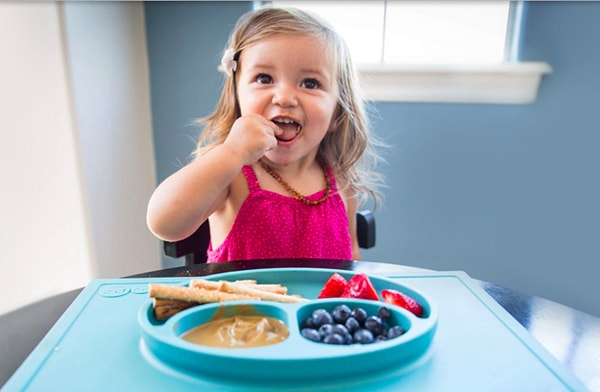 5. Специальная тарелка присасывается вакуумом к столу так, что ваш ребенок не сможет ее опрокинуть.