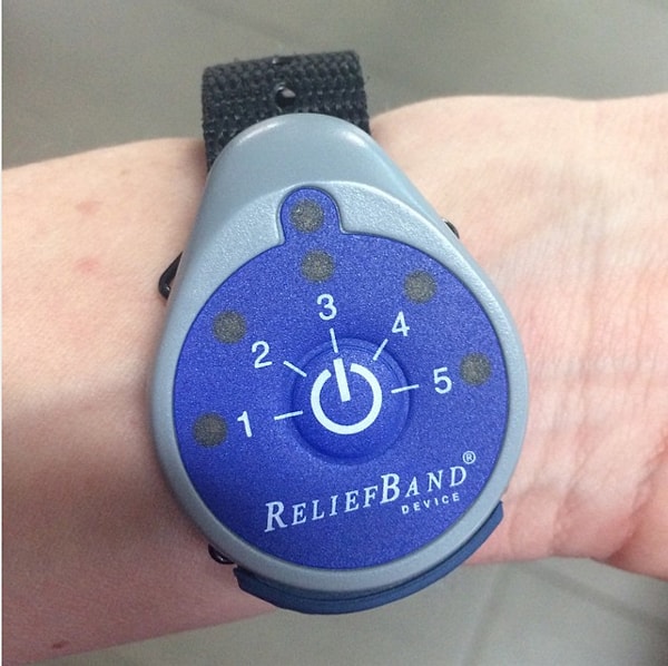 7. Браслет, который помогает справиться с утренним токсикозом.