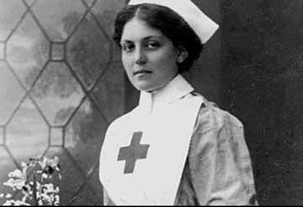 14. Violet Jessop, hem Titanic'te, hem de Titanic'in kardeş gemileri Olympic ve Britannic'te görev yaptı.