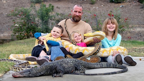 Siz Çılgın Görmemişsiniz: Evlerinde 5 Metrelik Piton Besleyen Aile