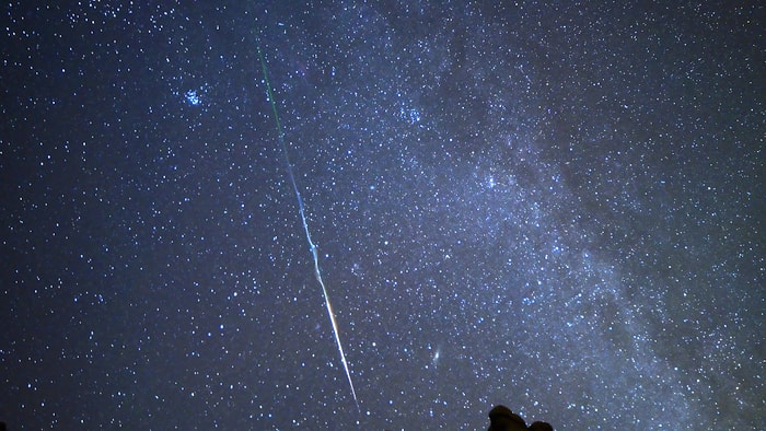 Timelapse Görüntüleriyle Meteor Patlamalarının Oluşturduğu Turuncu Bulut