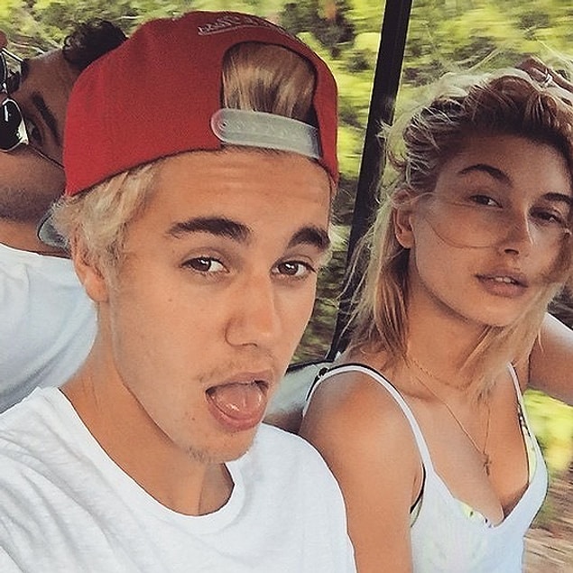 Ancak Bieber verdiği bir röportajda, sevgili olmadıklarını, ama 'çok yakın' olduklarını dile getirdi.