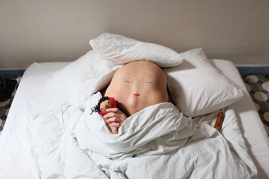 İnsanları Sırtlarına Yüz Çizerek Görüntüleyen Yetenekli Sanatçıdan 12 Enteresan Kare