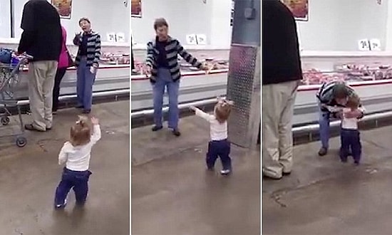 Etrafındaki İnsanlara Kucak Açıp Selamlayan Ufaklıktan Sevimlilik Patlaması