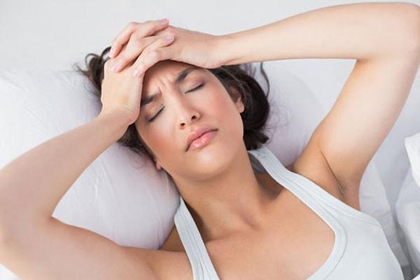 2. Yapılan bir araştırmanın sonuçlarına göre kronik baş ağrısı çeken insanların %48’i orgazm sonrası ağrılarının kaybolduğunu söylemiş, dahası orgazmın ağrı kesicilere göre çok daha hızlı etki ettiği de bir gerçek.