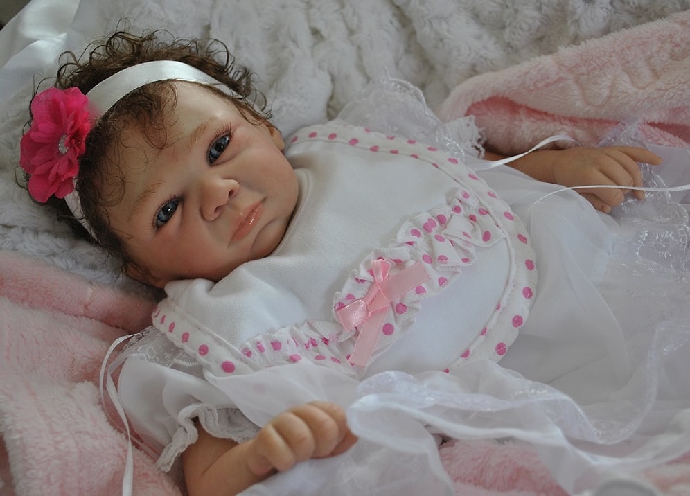 Gerçeğinden Asla Ayırt Edemeyeceğiniz 25 Muhteşem Porselen Bebek