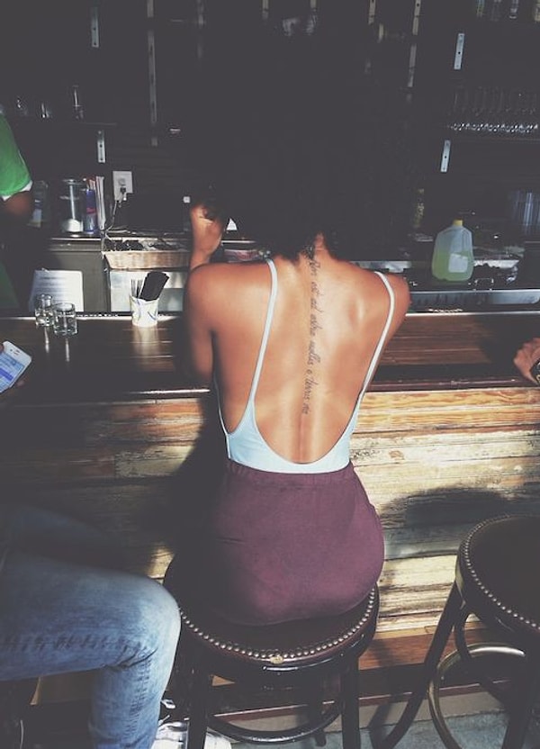 7. Наряды с подобным вырезом будут волновать окружающих и, наверняка, не уберегут вас от завистливых взглядов.