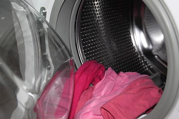 17. Ve o devirde kadınlara mucize gibi gelecek tam otomatik çamaşır makineleri salına salına girmiş, çamaşırlar sadece tek tuşla yıkanır olmuş.