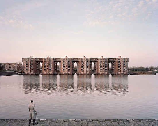 Поэзия парижской архитектурной утопии: обычные фото необычных мест