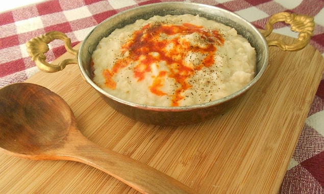 7. Düğünlerde yapılanı bir başkadır ama evde de yapmak isterseniz: Ege Usulü Keşkek
