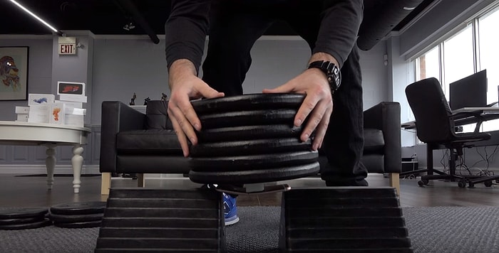 iPhone Bu Kez Kilolarca Ağırlığın Altına Girdi: iPhone 6S Plus'a Ağırlık Testi