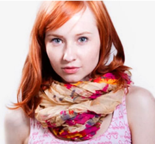 3. Кокетливо.