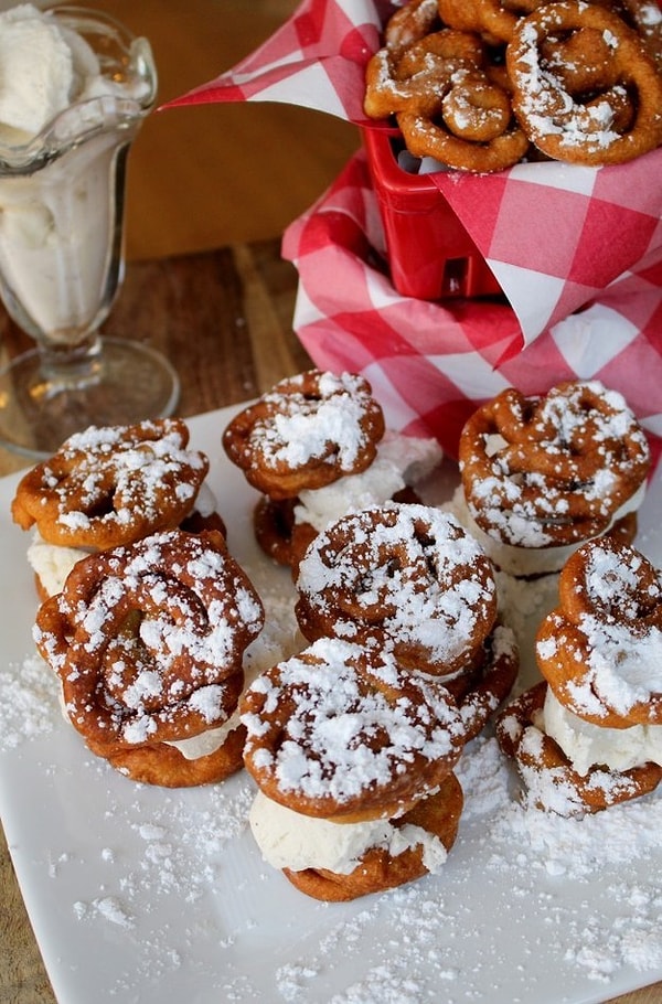 5. Жареные кусочки теста с мороженым