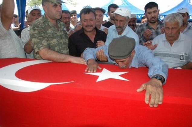 3. İnsanların, zorluklarla büyüttüğü evlatlarının tabutuna sarılmadığı günleri görmek.