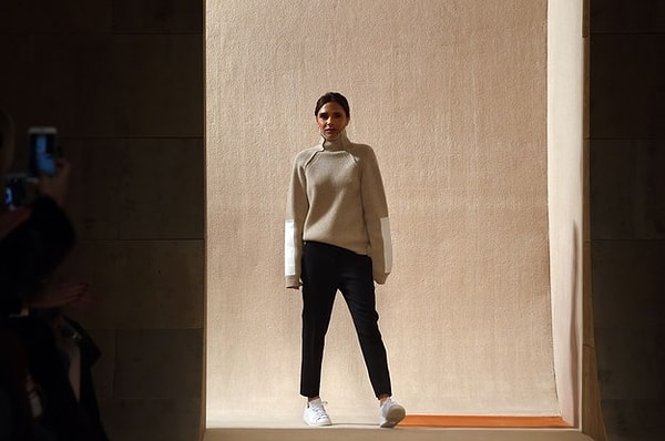 7. Она занимается дизайном одежды и выпускает свою линию.