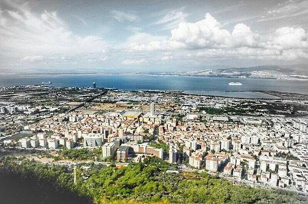 5. Teleferik’e çıkıp İzmir’in mükemmel manzarasına uzun uzun bakmak.