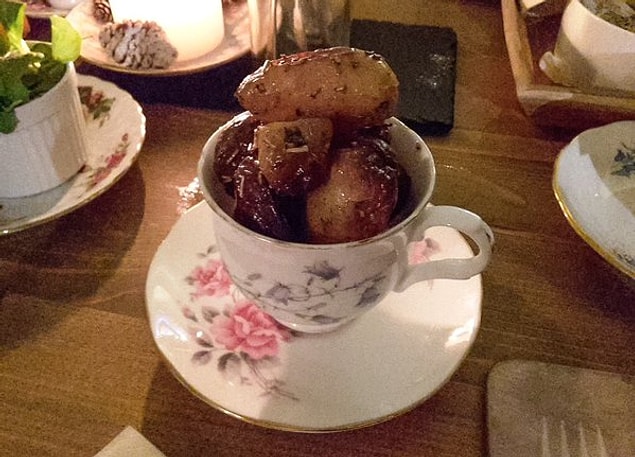 14. Çay fincanında tapas.