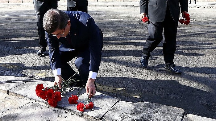 Davutoğlu'dan Ankara'daki Saldırının Gerçekleştirildiği Alana 28 Karanfil