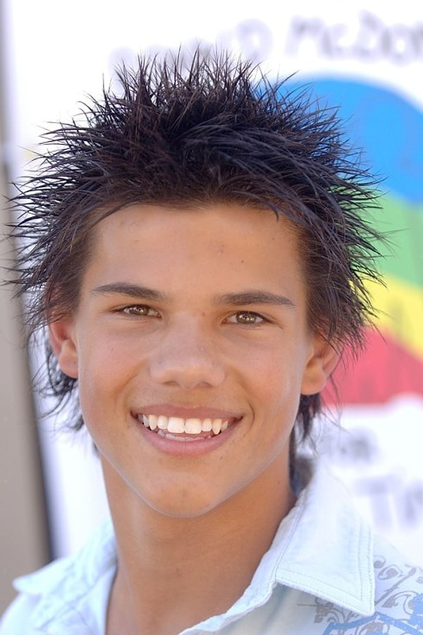 8. Тэйлор Лотнер был похож на какой-то тропический колючий фрукт. Посмотри на этого красавца сейчас!