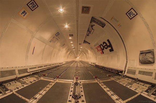 6. Пустой самолет FedEx Boeing 757.