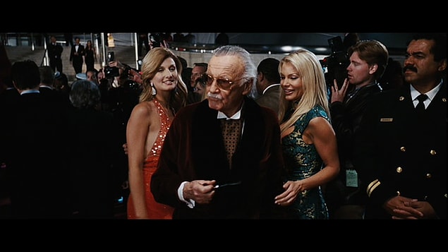 12. Yine 2008 yılında , Tony Stark'ın arkadan Playboy'un sahibi Hugh Hefner sandığı adamdı.