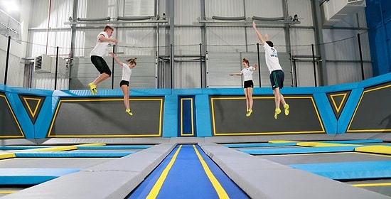 Saatlerce Durmadan Zıplayabileceğiniz Londra'daki Dev Trambolin Dünyası