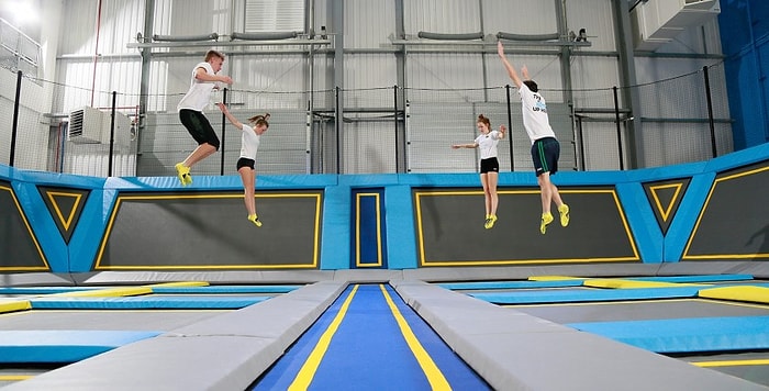 Saatlerce Durmadan Zıplayabileceğiniz Londra'daki Dev Trambolin Dünyası