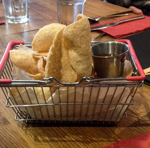 1. Чипсы в корзинке для шопинга