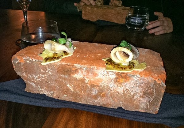 4. Такой вот сервис на булыжнике