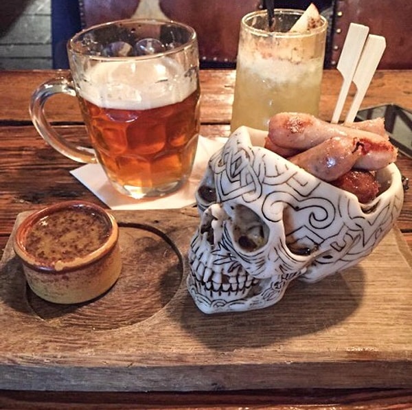 6. Сосиски в черепе