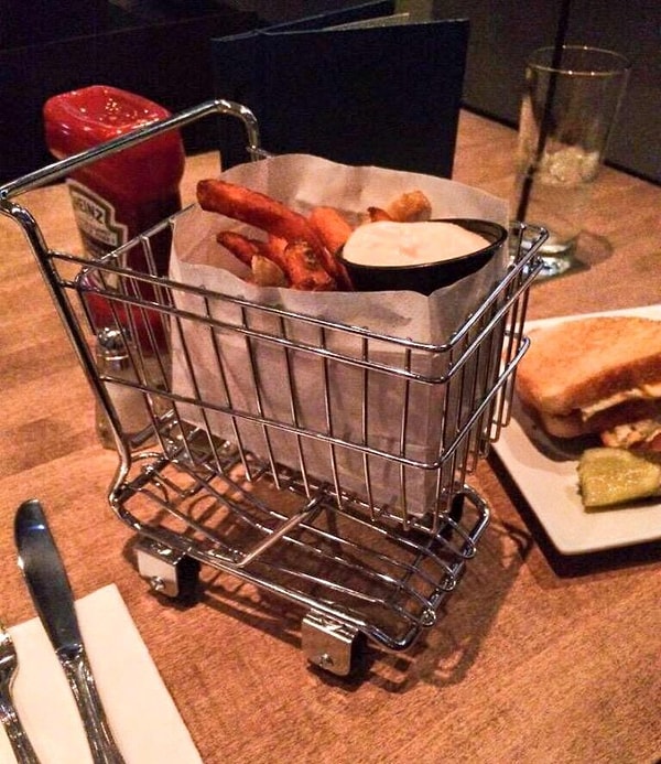17. Не смогли отрезать корзину, подали в тележке для шопинга