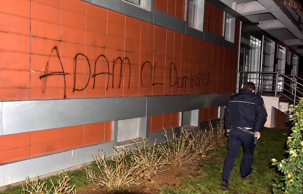 Trabzonspor Taraftarından TFF Binasına Saldırı