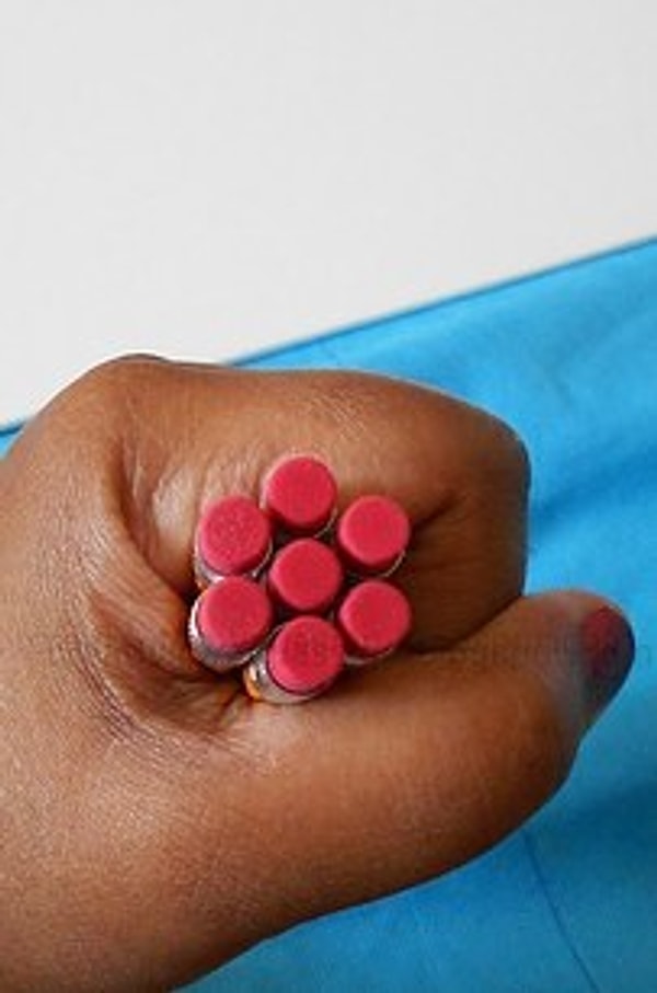 Можно взять целый набор карандашей и создать новые узоры.