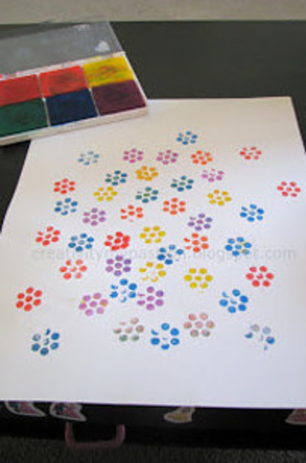 Можно взять целый набор карандашей и создать новые узоры.