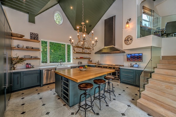 3. Только подумайте, какие вечеринки вы закатили бы в этой кухне.