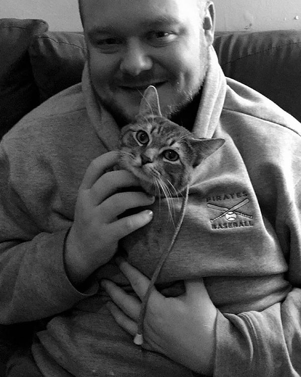 5. "Мы думаем, что что-то не так с его туловищем, но от этого мы не перестаем любить его меньше", - заявила счастливая пара.