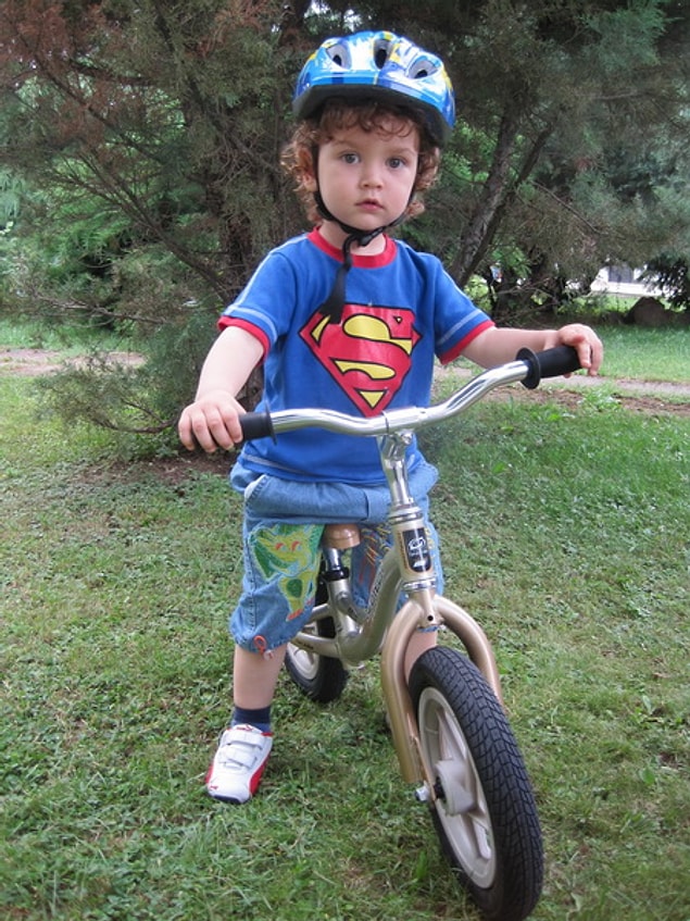 13. İlk pedalsız bisikletini ( alıştırma bisikletini ) 2-3 yaş arasında alabilirsiniz, pedalları olmayan bu bisikleti, özellikle