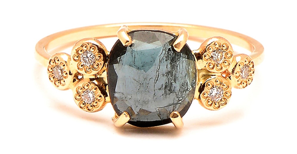 Bence Evlenmeliyiz Hem de Bu Sene Dedirtecek Güzellikte Rengarenk 26 Nişan Yüzüğü Modeli