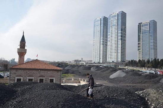 17. Yüzyılda Yaptırılan Tarihi Cami, Molozlara Gömüldü