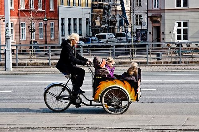 Christiania bölgesinin kanunlarına göre ülke sınırları içerisine motorlu araç girmesi yasak.