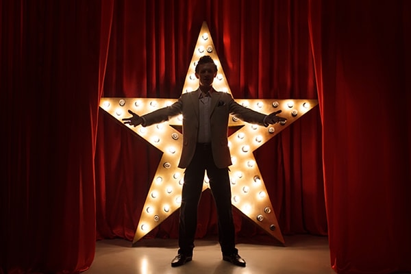 5. Что значит "быть незаменимым в компании"?