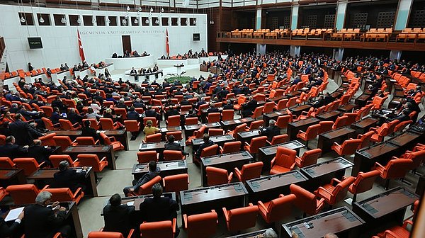 4. Sendikaların 'Kölelik Büroları' Dediği Özel İstihdam Büroları Tasarısı Komisyondan Geçti