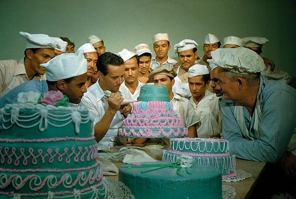 31. Eski askerler, Porto Riko'daki bir meslek okulunda pasta süsleme sanatını öğrenirken. Nisan, 1951.