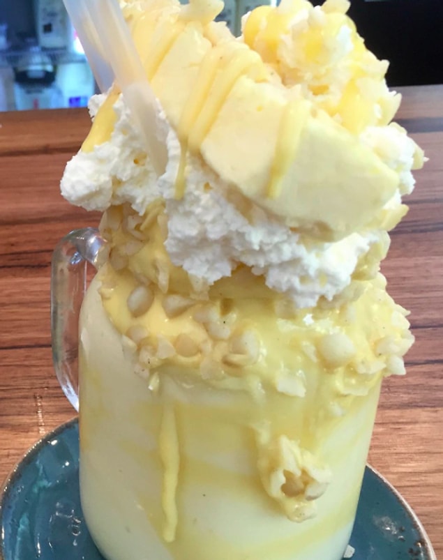 10. Red Velvet neymiş mis gibi limonlu pasta dururken!