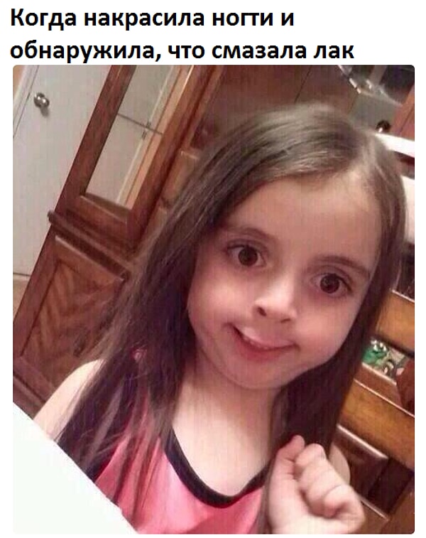9. Внезапно твой лак оказывается на чем-то еще кроме твоих ногтей