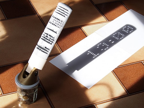 7. Часы показывают время в промежутке с 10:00 до 16:00