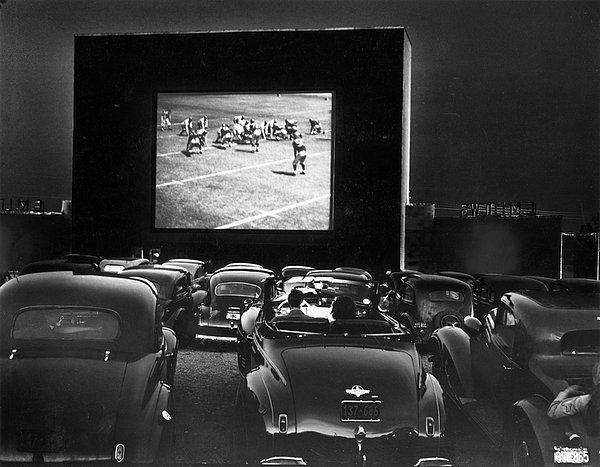 49. Alexandria'da bir arabalı sinema. Virginia. Aralık, 1941.
